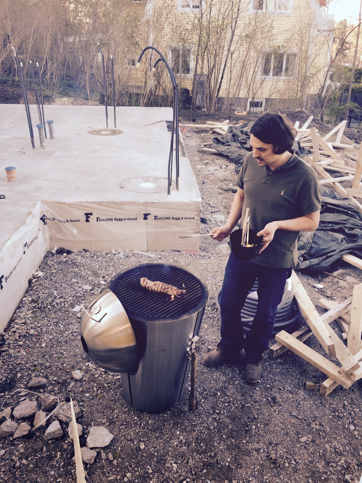 Årets första grillning, husgrisen och sovande änglar...