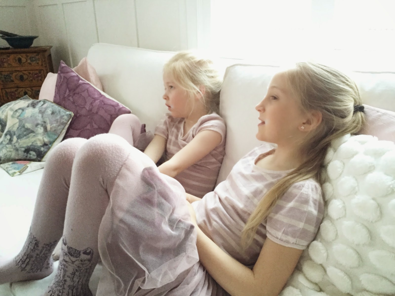 Trötta discodamer och fredagsmys...