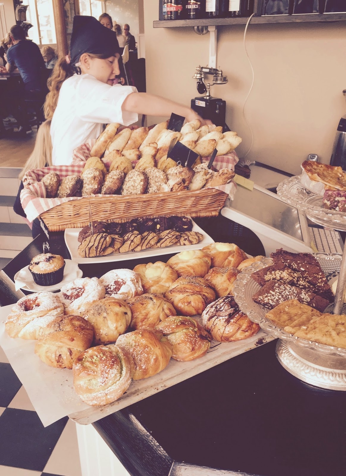 Stationskafét och trädgårdsmys...