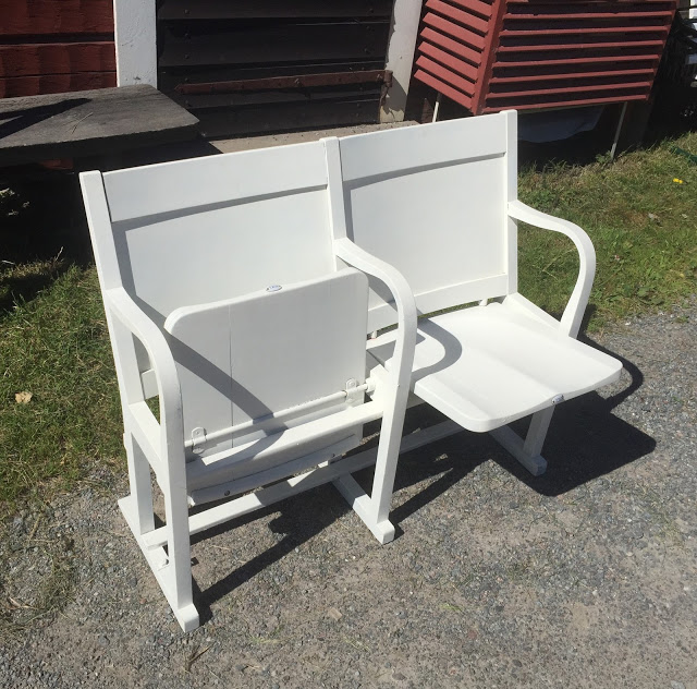 Bio i badrummet, en spexig tron och ett gäng fårskallar...