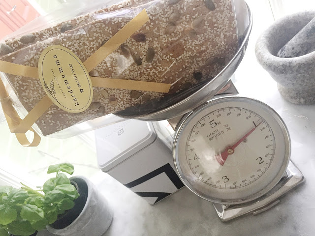 BARNAKUTEN OCH MYSFIKA...