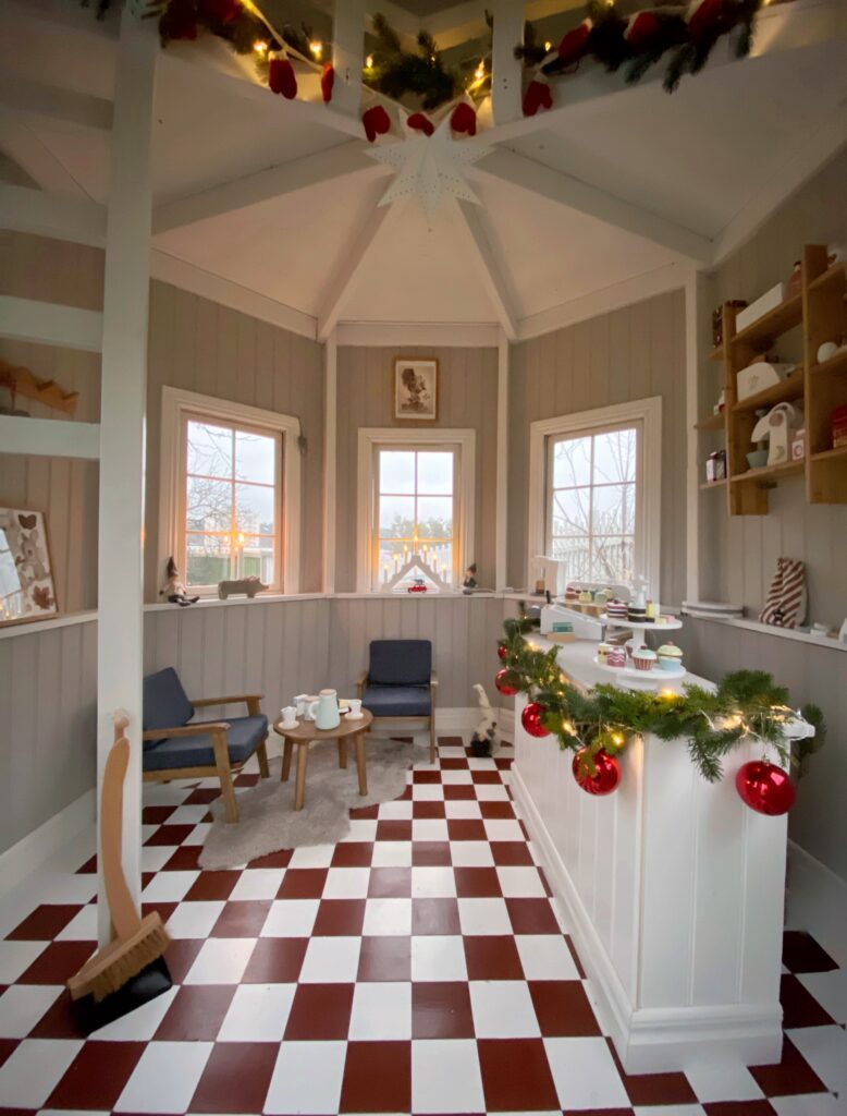 Lekstugan är julpyntad